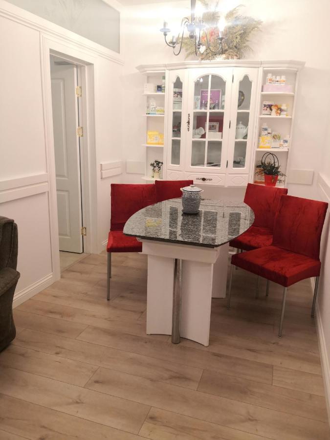Apartament De Lux White&Red Suceava Luaran gambar