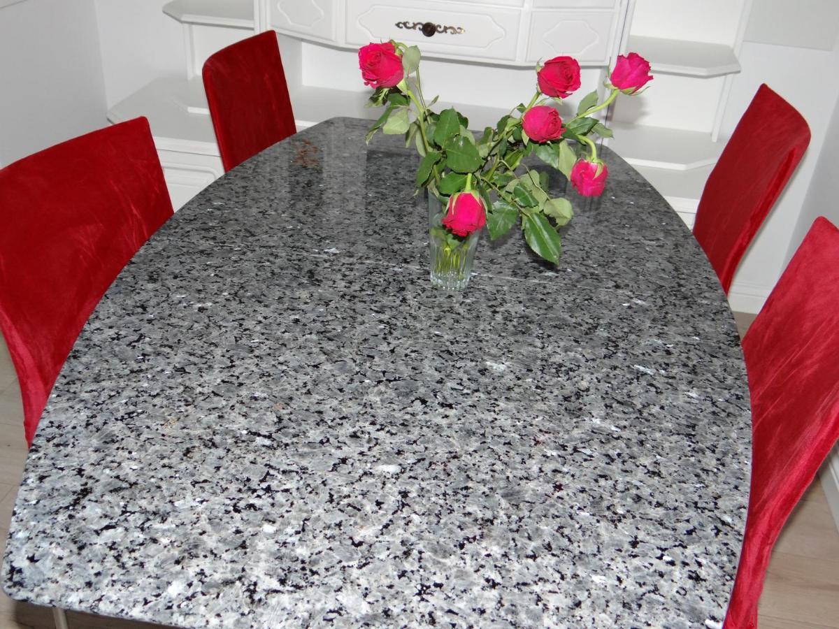 Apartament De Lux White&Red Suceava Luaran gambar